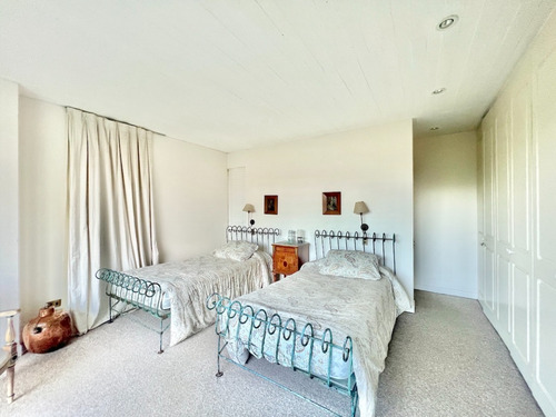 Oportunidad Gran Casa A Pasos De La Playa En Venta, Cachagua