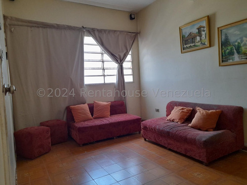 Casa En Venta En Las Mayas El Limón Excelente Estado De Conservación Amplia Cómoda Económica Lista Para Firmar Nela 25-4637