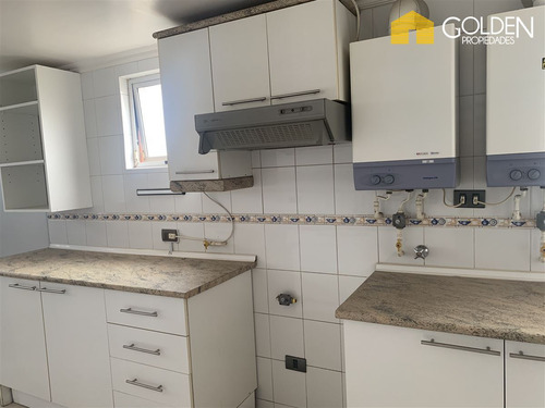 Casa En Venta De 7 Dorm. En Concón