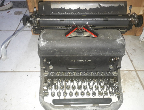 Máquina De Escrever Antiga Remington Rand