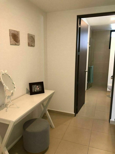 En Venta Casa Entre El Refugio Y Zibata, 139 M2, Gran Jardín, 3 Recamaras