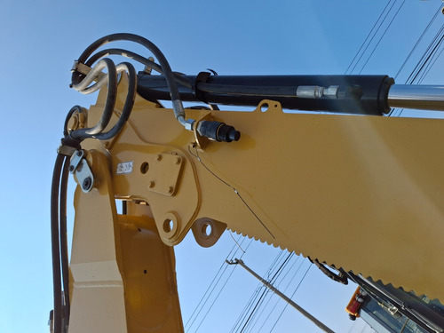 Retroexcavadora Caterpillar 420 2020