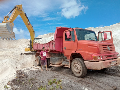 Imagem 4 de 5 de Caçamba Truck