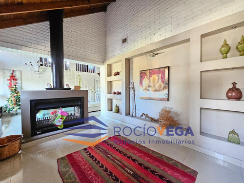Casa En Venta Y/o Alquiler En Country Banco Provincia, Francisco Alvarez Moreno