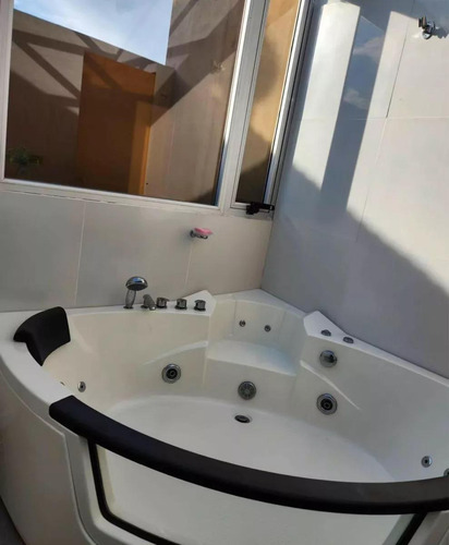 Casa En Venta - 3 Dormitorios 3 Baños - 516mts2 - Chacabuco