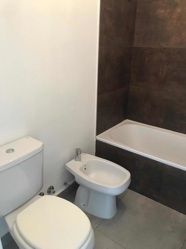 Imagen 3 de 9 de Venta 2 Amb. C/jardín. Equipado Y Con Renta En Lagoon Pilar