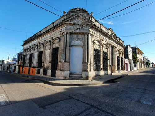 Casa Colonial En Esquina, En Excelente Estado Y Ubicación Inmejorable