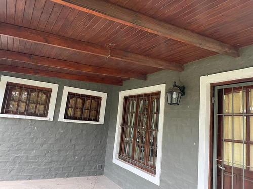 Casa En Venta - 2 Dormitorios 1 Baño - Cochera - 1.750mts2 - Coronel Brandsen