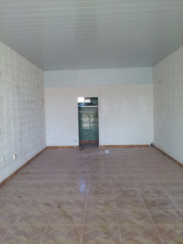 Ref 153 - Locales En Pinar Sur Sobre Av. Principal