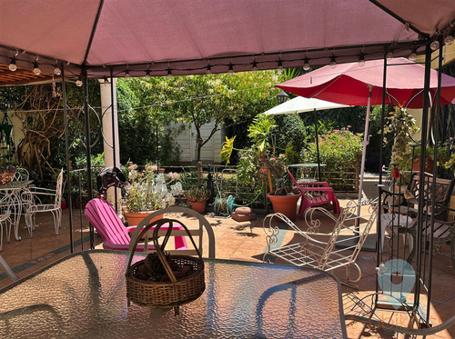 Linda Casa En Tranquila Calle, 3d 2b + Servicios, Ñuñoa