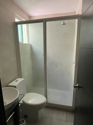Departamento En Último Piso Sobre Eje Central