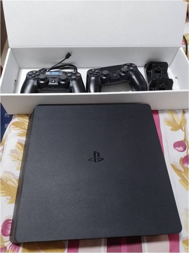 Sony Playstation 4 Slim 500gb 1 Año + 2 Controles Y Cargador