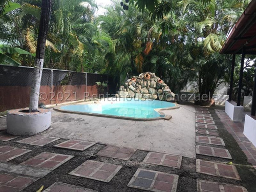 Oportunidad De Adquirir 1153 Mts. Mini Finca Cerca De La Ciudad. Conviértala En Su Centro De Reunión Familiar. Su Nuevo Emprendimiento. Cuenta Casa Base De Dos Niveles, 3 Habitaciones , 3 Baños Cocina