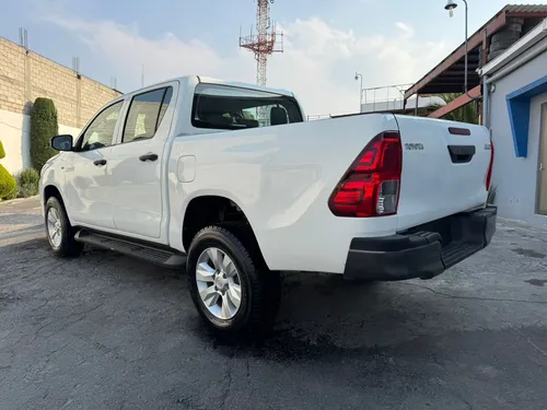 Toyota Hilux 2.7 Cabina Doble Base Mt