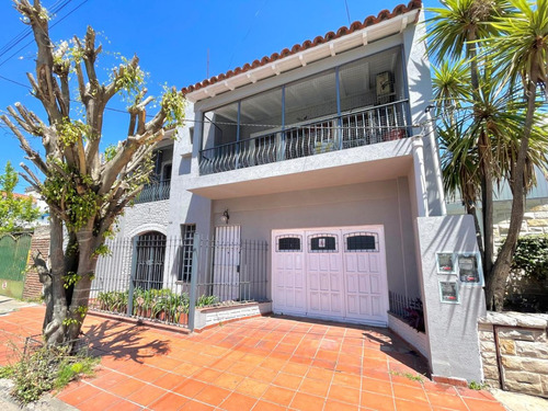 Casa Ph 4 Ambientes En Venta. Con Garage Y Fondo. Haedo Centro.