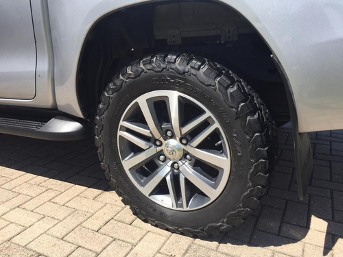 Imagen 4 de 7 de Toyota Hilux 2.8 Cd Srx 177cv 4x4 At