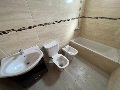 Avenida Mitre 1660, Avellaneda ¡dos Ambientes Al Contrafrente En Venta!