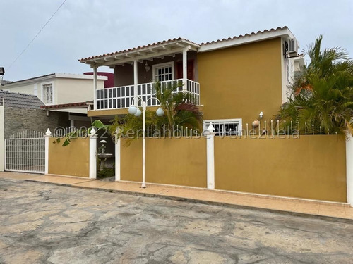 Imagen 1 de 13 de Espectacular Casa En Venta Al Este De Coro Ubicada En Conjunto Privado 04126887776 23-2243