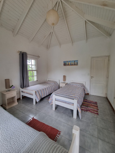 Imagen 11 de 17 de Casa Con Piscina Climatizada Y Cerrada En La Barra .5 Dor 12 Personas Parrillero Techado Cerrado:aire En Cada Cuarto Toda Cercada A 3 Del Mar. Por Favor Por Whatsapp.
