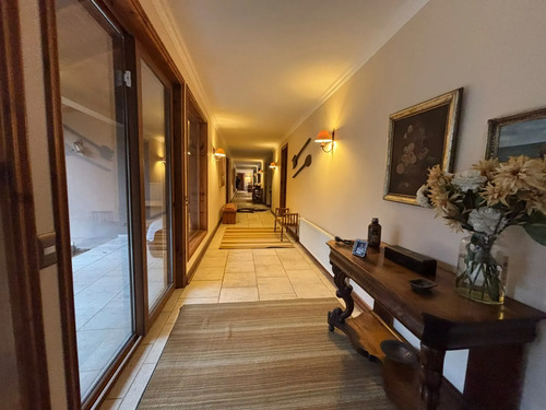Exclusiva Propiedad Con Casa Principal Y Terreno De 9 Ha.