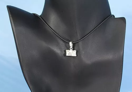  Collar con colgante de cámara de plata de ley 925 con