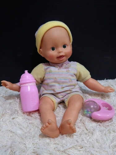 Imagen 2 de 2 de Bebe Muñeca Bebote Con Mamadera Sonajero Ropita Gorro Envio