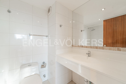 Departamento En Venta En Vitacura, Excelente Ubicación