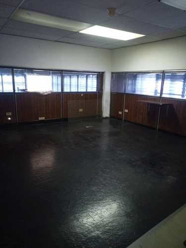 Imagen 21 de 30 de Alquiler De Planta Comercial En Edificio Boleita Sur