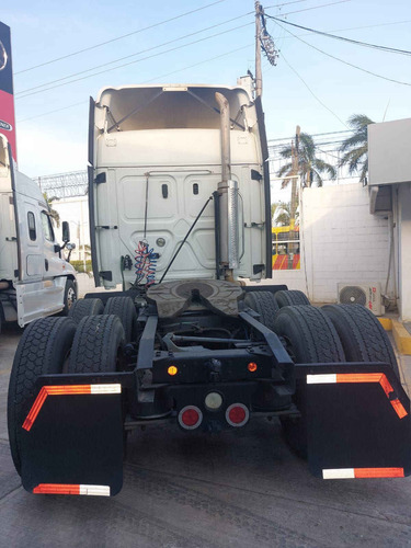 Freightliner Cascadia Dd15 475hp 18 Vel Cab 72 Std., 02 Oc