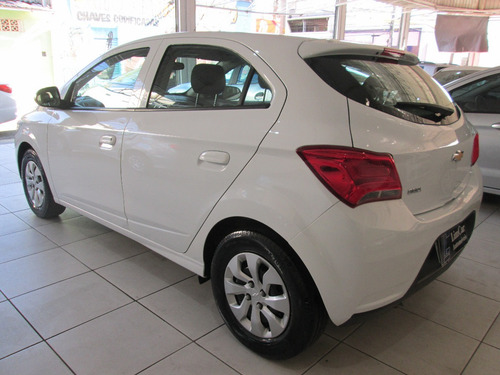 Imagem 11 de 12 de Chevrolet Onix