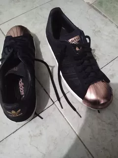 Tenis adidas Superstar Años 80s Punta Metal Cobre