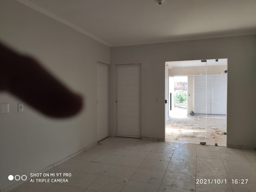 Imagem 4 de 15 de Casa Ampla Na Cidade De Crateús-ce (esquina) Com 136m2 De Área Construida E Com Estrutura Pronta Para Ampliacão