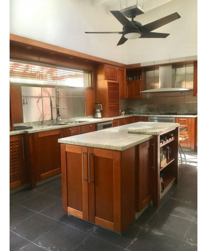 En Venta Casa 680m2 6h/6b/11p Cerro Verde 6194