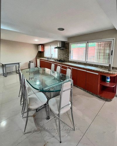 En Venta Hermosa Casa En Urb. Privada Bosque Monique, El Castaño Maracay Aragua