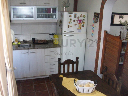 Imagen 8 de 30 de Venta Casa Multifamiliar 3 Dormitorios Garage Patio Parrilla Luminoso