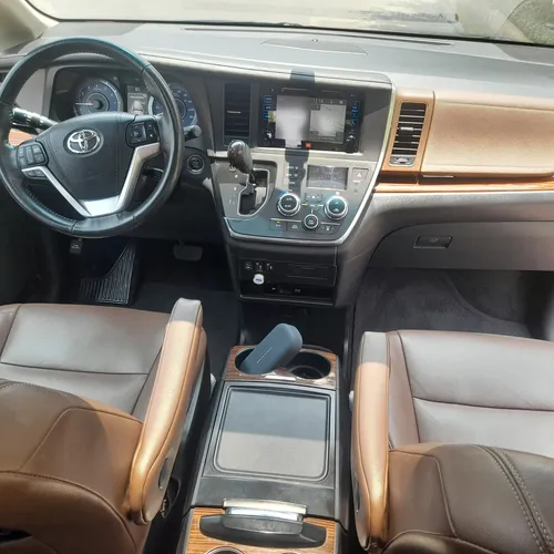 Toyota Sienna 3.5 Limited At
