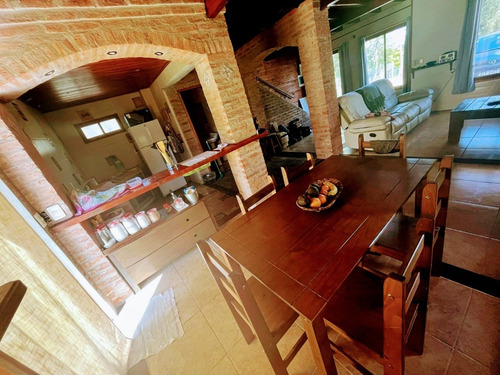 Imagen 12 de 13 de Casa De Dos Piso A Mitad De Cuadra, A Una Cuadra Y Media De La Palaya, Por Parada 23.