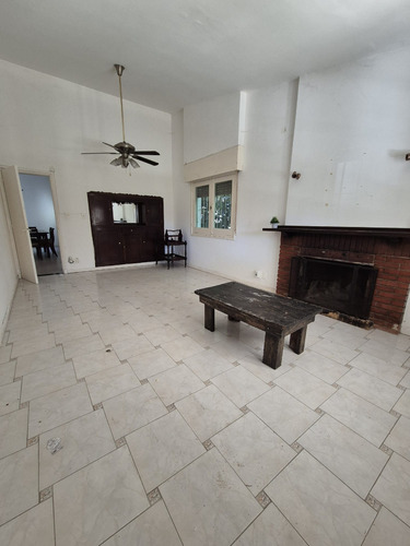 Chalet Colonial En Venta Centro De Atlántida