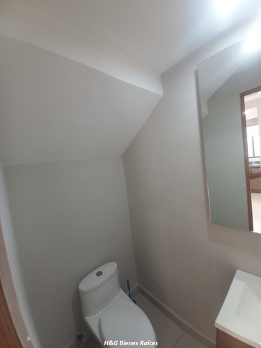 Casa De 3 Niveles Con Excelente Precio En Dominio Cumbres
