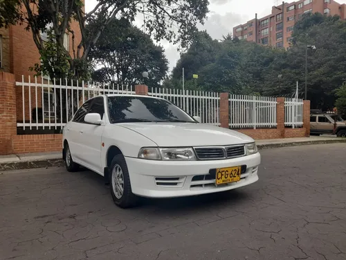 Mitsubishi Lancer 1.6 Glx 5 p
