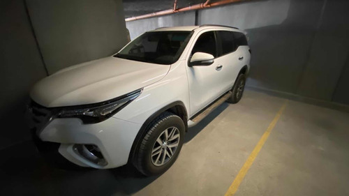 Imagen 1 de 5 de Toyota Sw4 2.8 Srx 177cv 4x4 7as 2018
