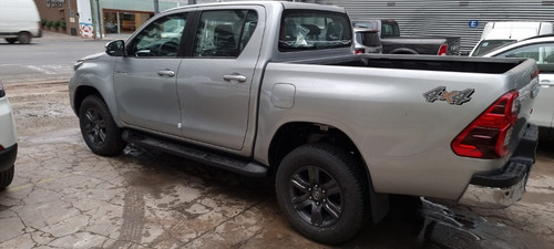 Imagen 11 de 23 de Toyota Hilux Srv 4x4 Unica Solo 500 Km At Gs