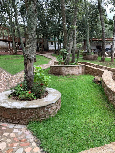 Se Vende Cabaña Estilo Californiana En Amealco, Terreno 4,400 M2, Super Lujo !