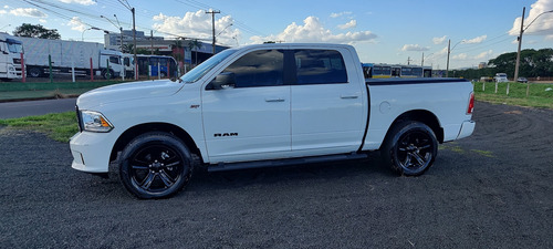 RAM Ram Classic 5.7 Laramie Night Edition Cab. Dupla 4X4 Aut. 4P