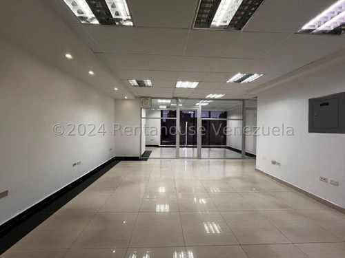 En Alquiler Moderna Oficina En Torre Empresaria, Con 2 A/a De 5 Toneladas C/u, Recepcion Y Sub Dividida En 4 Cubiculos En Vidrios, 2 Salas De Baño Y Mas, Hagamos Negocios, Contactame Dennymar B4b8o69