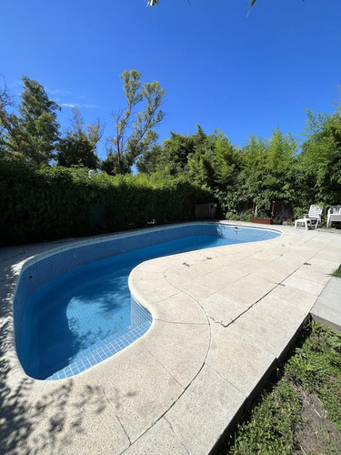 Casa En Venta Dentro Del Barrio Cerrado Altos Del Barranco.