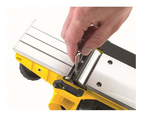 Imagen 3 de 4 de Cepilladora eléctrica de mano Stanley STPP7502 82mm 120V color amarillo