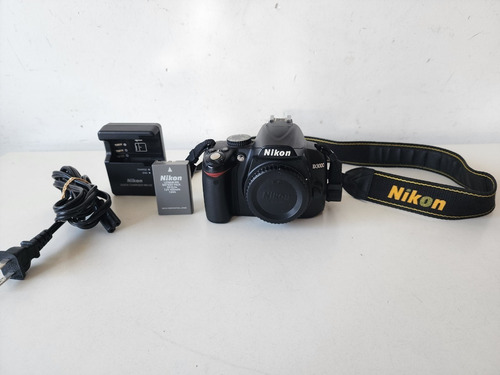 Imagen 1 de 8 de Cámara Nikon D3000 Dslr + Cargador - 10500 Disparos