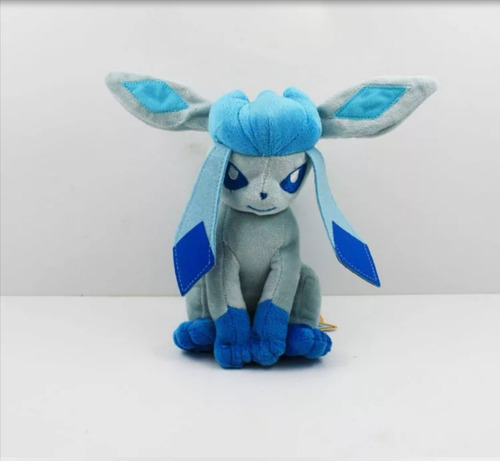 Imagen 1 de 2 de Peluche Pokemon Glaceon 22 Cm Combina + Envio Gratis