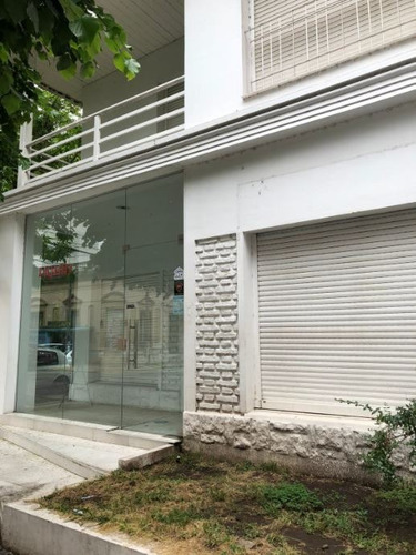 Imagen 2 de 14 de Excelente Local En Esquina Zona Plaza Conesa